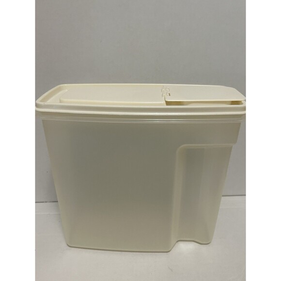 Rubbermaid Servin Saver 1.3Gal 0043/Almond Lid - Picture 1 of 9